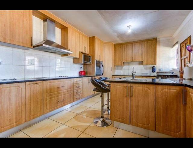 4 BEDROOM HOUSE FOR SALE IN CLAYVILLE